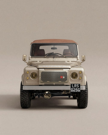 Land Rover Defender 90 Exclusive: Opalscent golden sand
